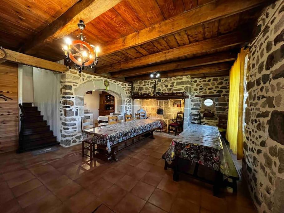 Gite A La Ferme Au Coeur De L'Auvergne Saint-Hippolyte  Экстерьер фото