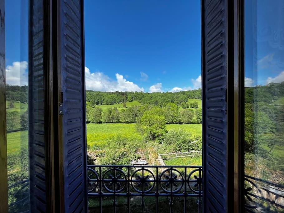 Gite A La Ferme Au Coeur De L'Auvergne Saint-Hippolyte  Экстерьер фото