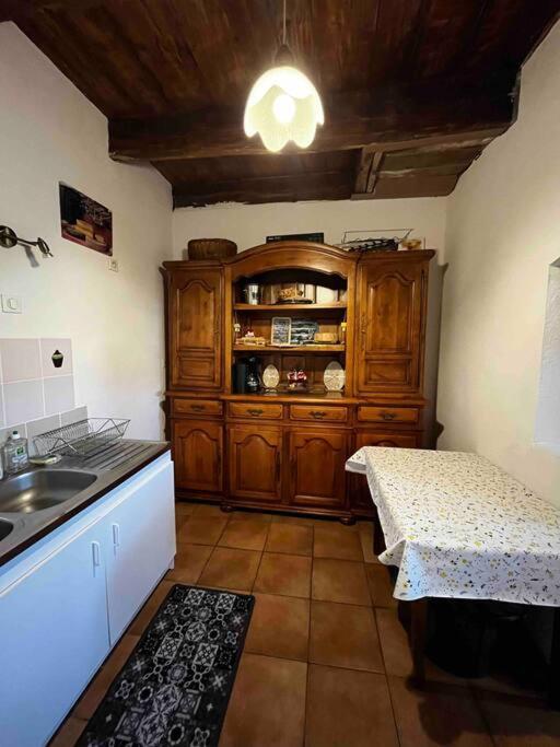 Gite A La Ferme Au Coeur De L'Auvergne Saint-Hippolyte  Экстерьер фото